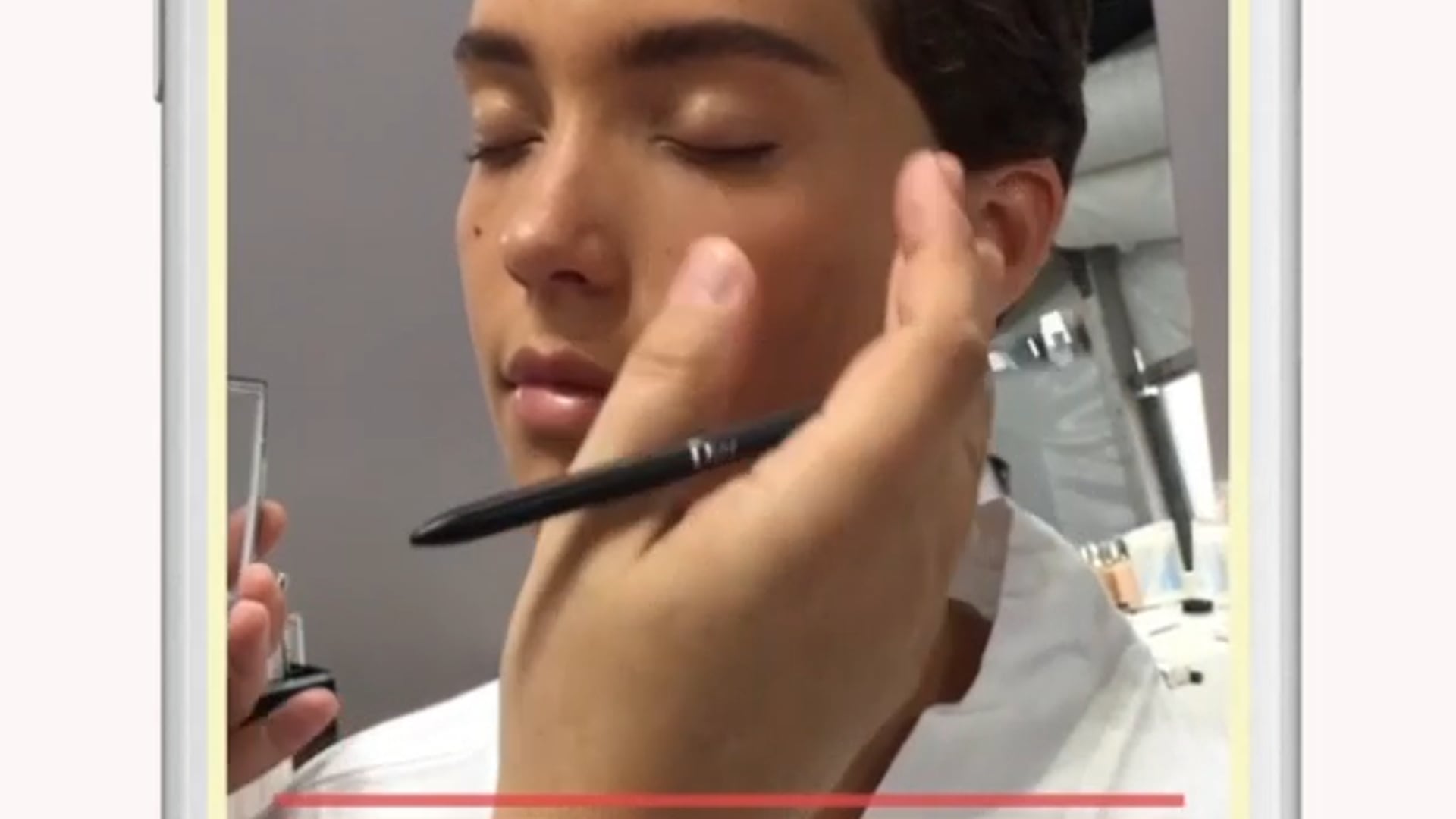 Afflelou X Vogue Snapchat Example