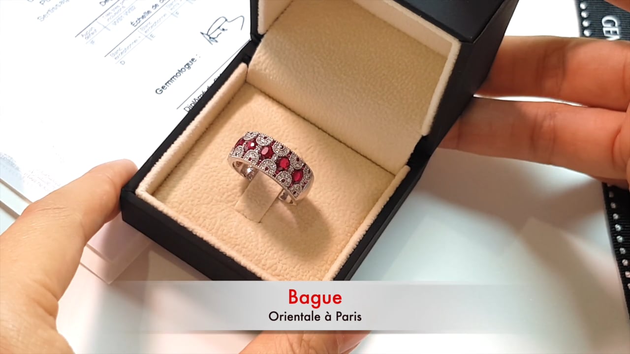 Bague Orientale à Paris. Or blanc, Rubis et diamants