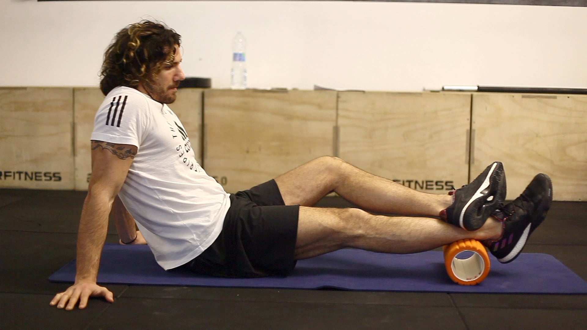 FOAM ROLLER SOLEUS AND ACHILLES on Vimeo