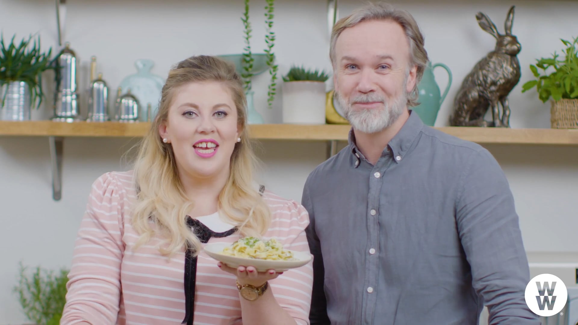 Weight Watchers: Louise Pentland & Marcus Wareing make a delicious Mushroom & Leek Tagliatelle