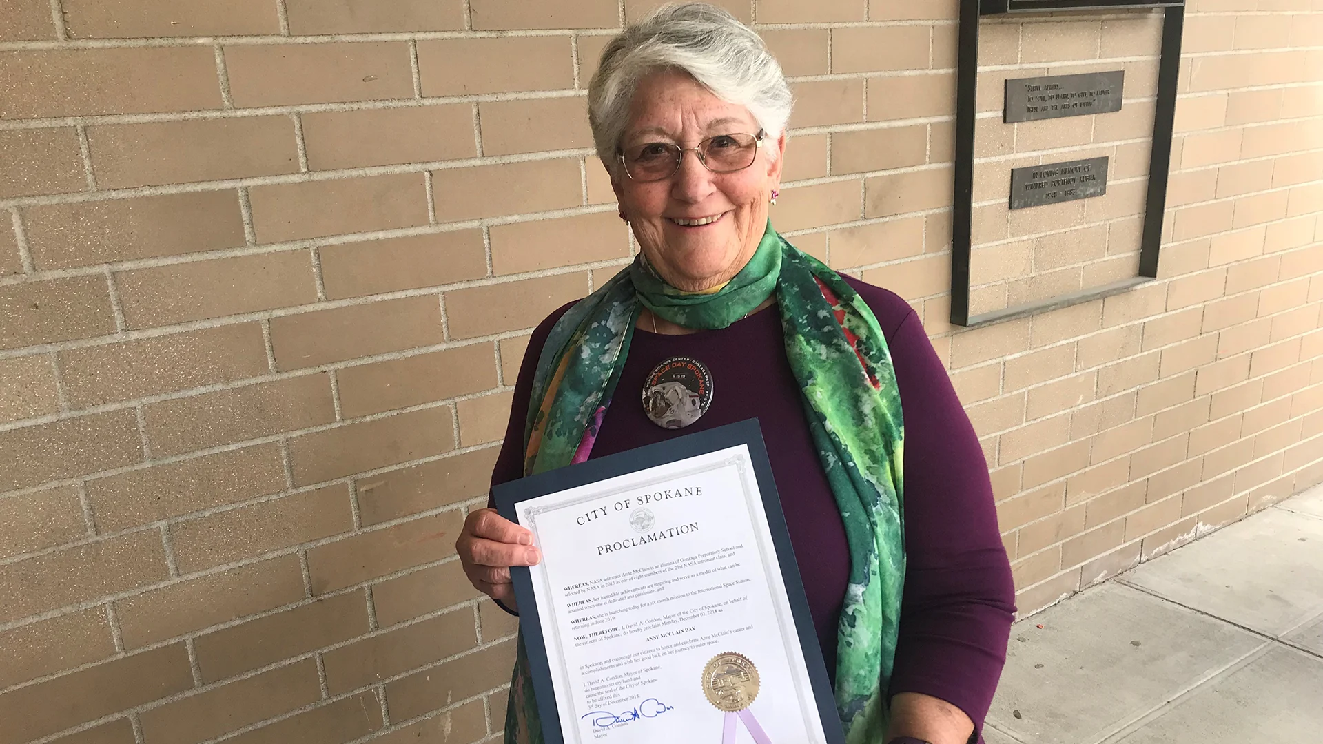 Spokane Mom Waves to Daughter in Space, image size:1920x1080