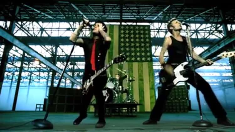 Green Day - American Idiot [Official Music Video] 