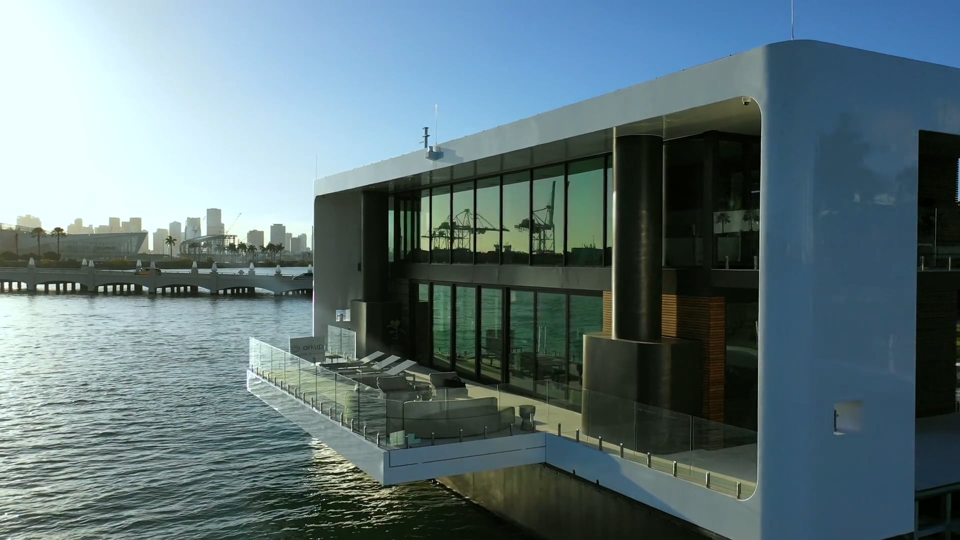HOUSE YACHT VOYAGE TO STAR ISLAND