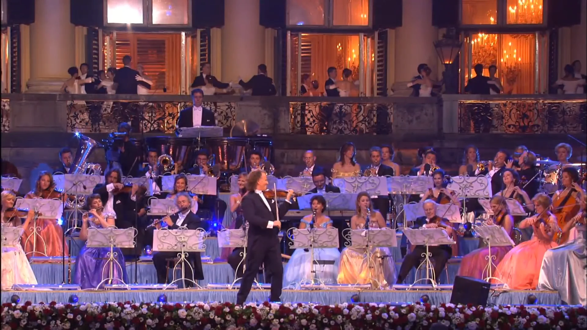 Victory andre rieu bond. Андре рьё. Andre rieu strauss. Andre rieu strauss. Andre rieu la paloma in mexico.