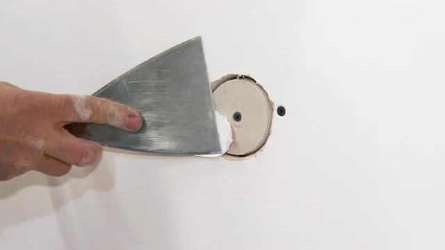 Comment reboucher un trou dans une cloison en plâtre ?