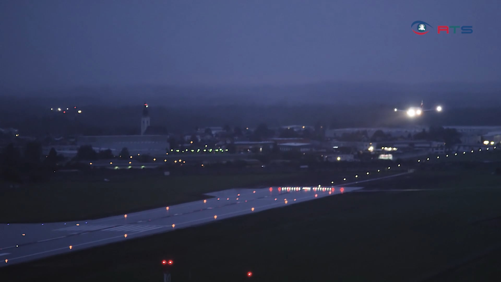erster-airbus-landete-auf-neuer-asphalt-piste-des-salzburger-flughafens