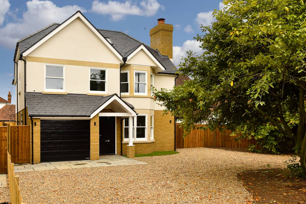 Manor Road North, Esher Newton Huxley on Vimeo