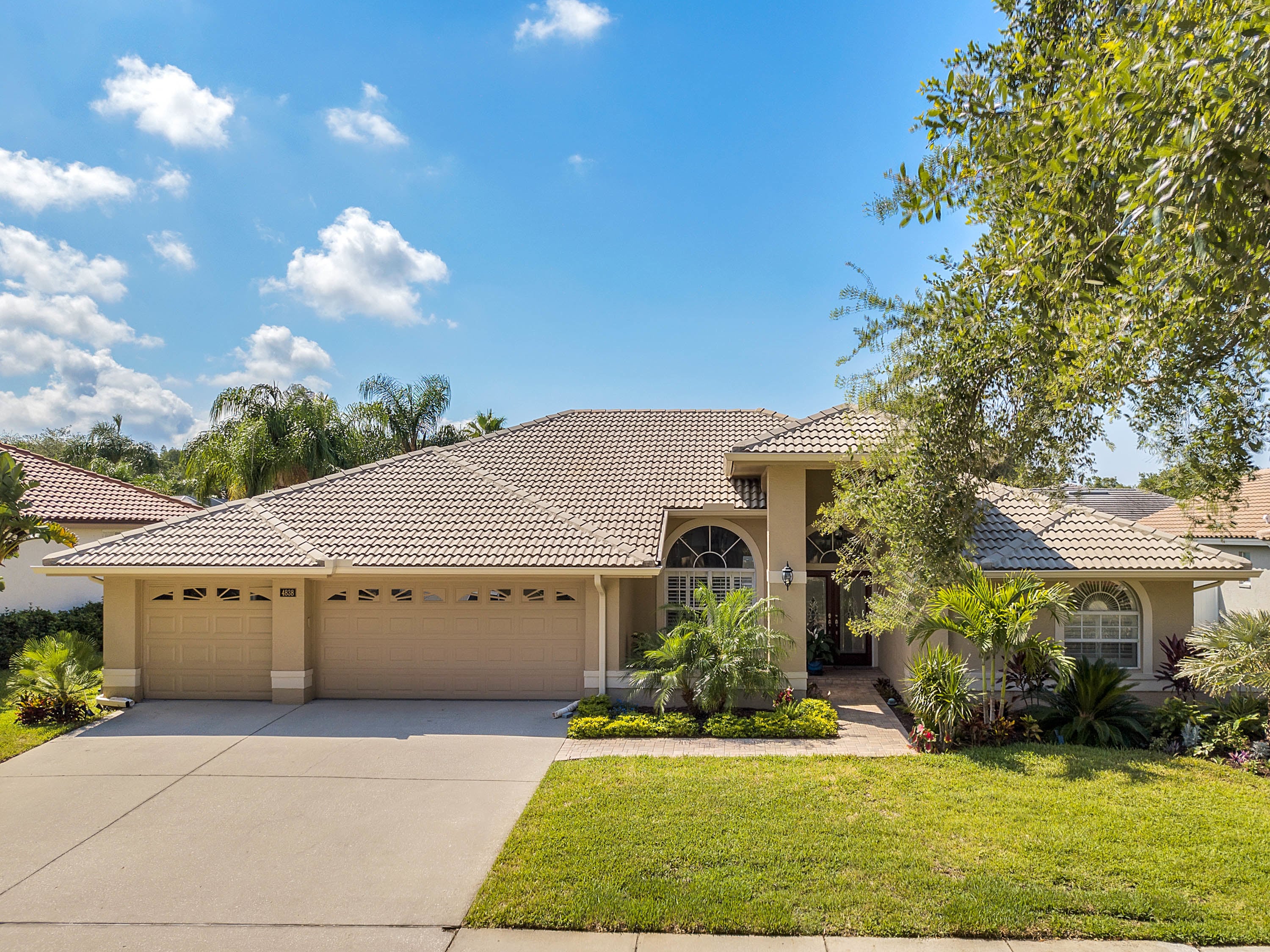 4838 Cross Pointe Dr. Oldsmar, FL 34677 (MLS Tour) on Vimeo