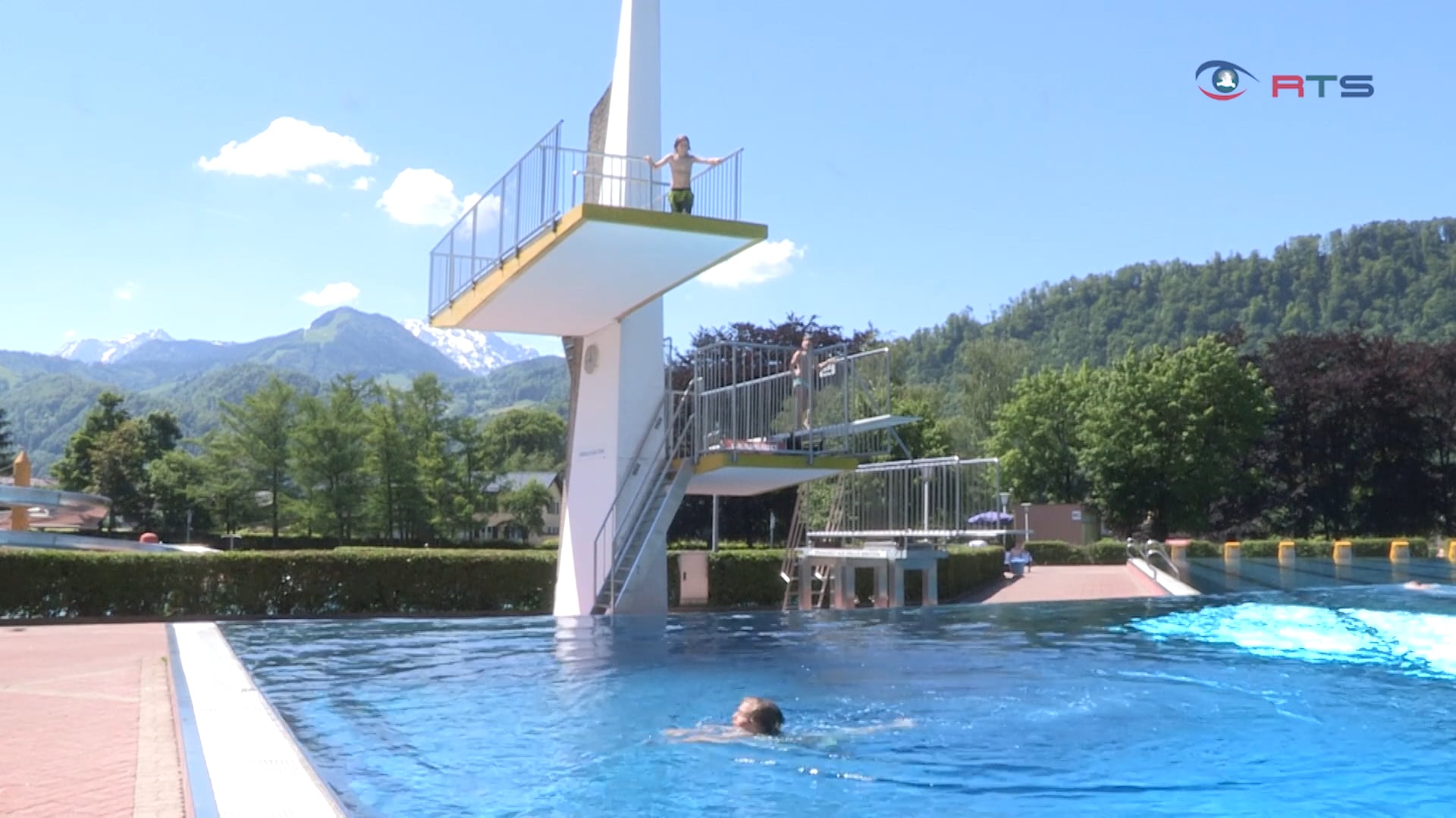 ab-ins-kalte-nass-ein-ausflug-ins-halleiner-freibad