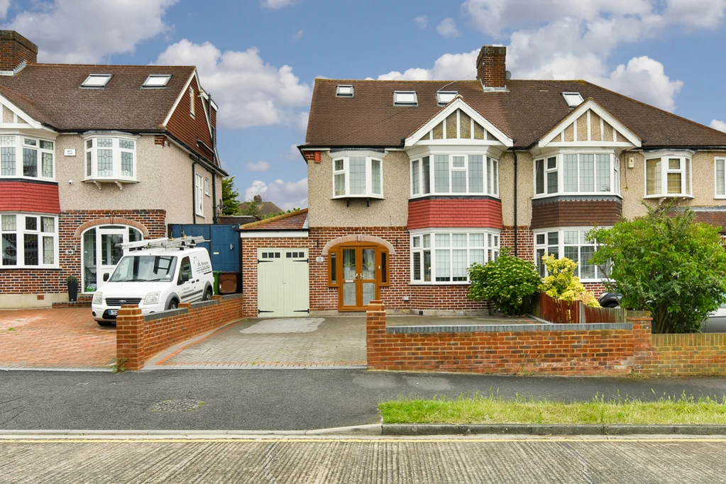 Seaforth Gardens, Stoneleigh The Personal Agent on Vimeo