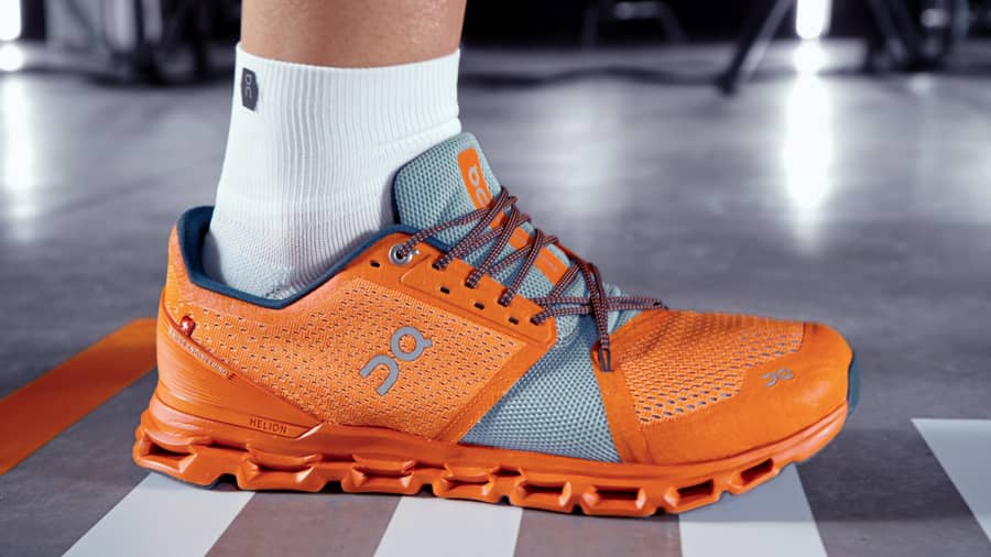 On オン スイス生まれの高機能ランニングシューズ ウェア