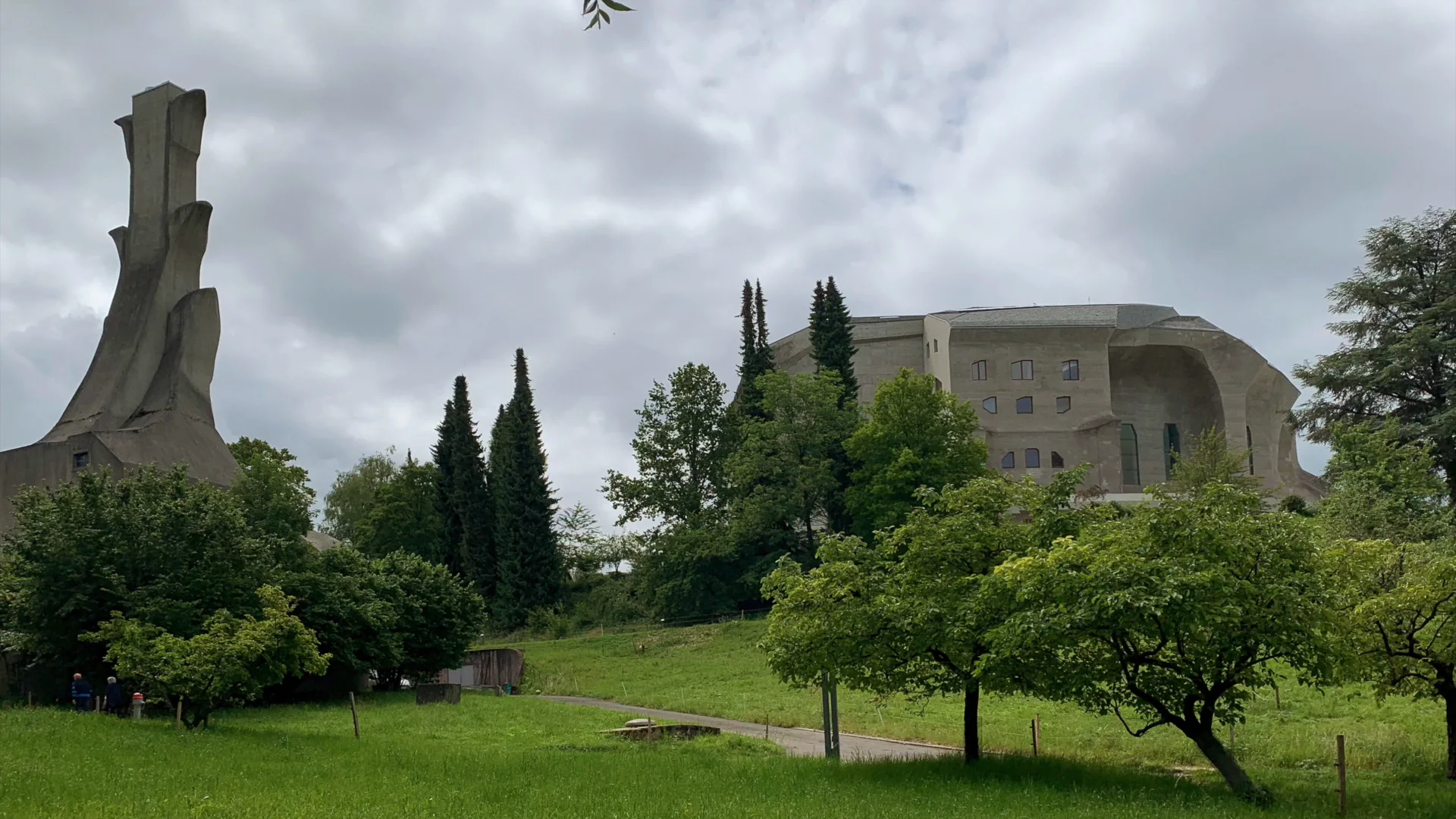 rudolf steiner's goetheanum is an anthroposophical expressionist