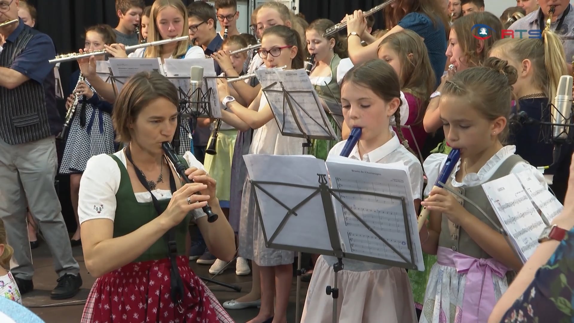 317-harmonikaspieler-musizierten-in-altenmarkt-einen-weltrekord