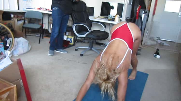 Sexy Fitness Girl Does Yoga In A Bikini on Vimeo