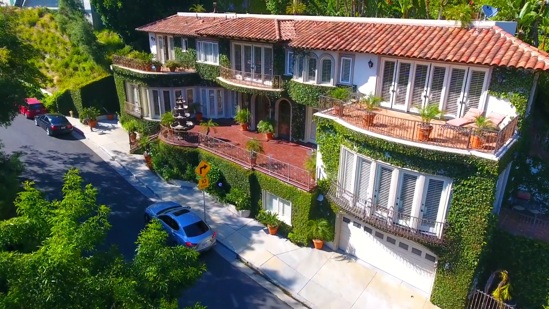 2636 La Cuesta Dr., Los Angeles, CA 90046