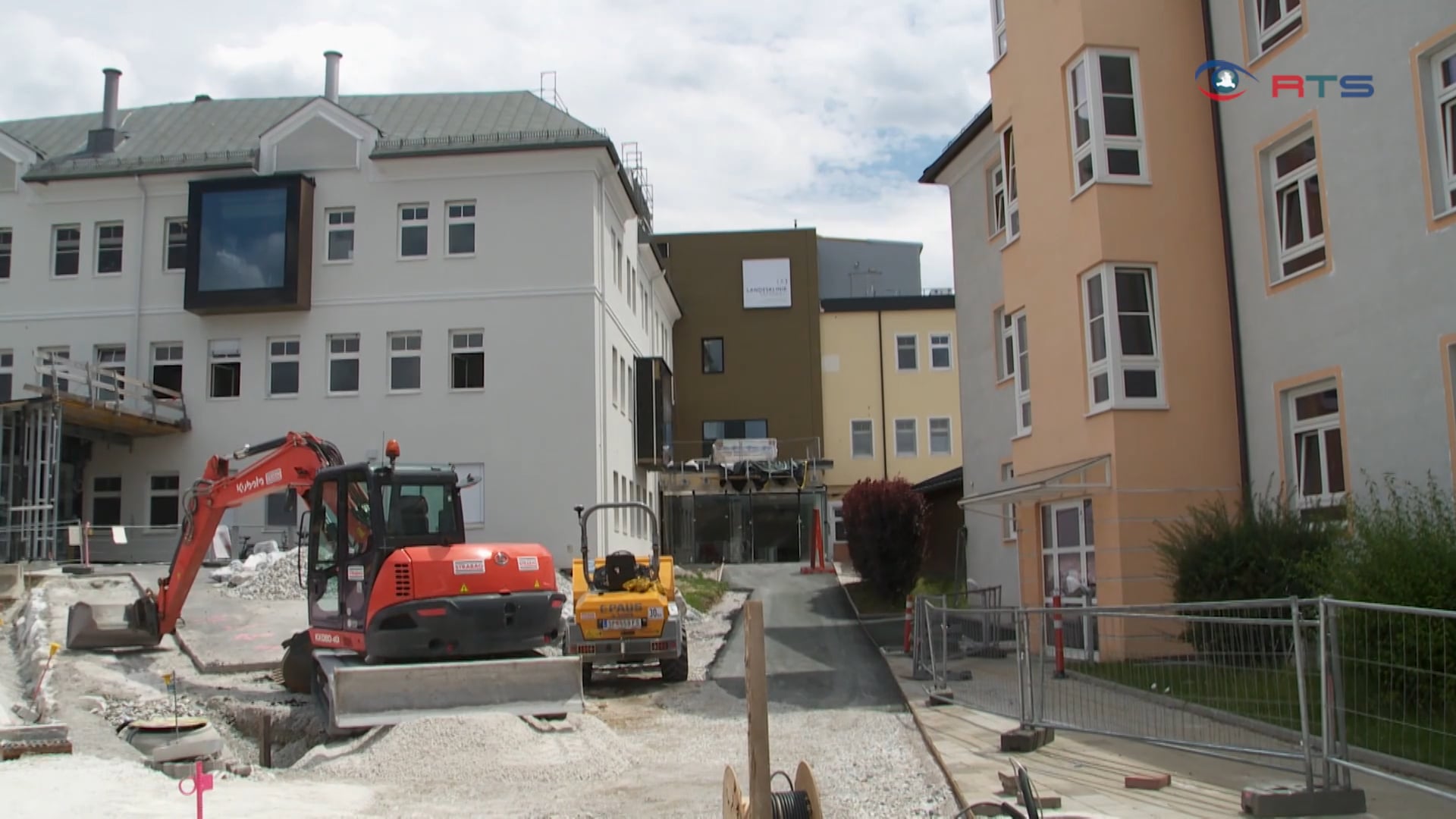 eine-fuehrung-durch-die-neue-zentralambulanz-und-geburtshilfe-landesklinik-tamsweg-feiert-teileroeffnung