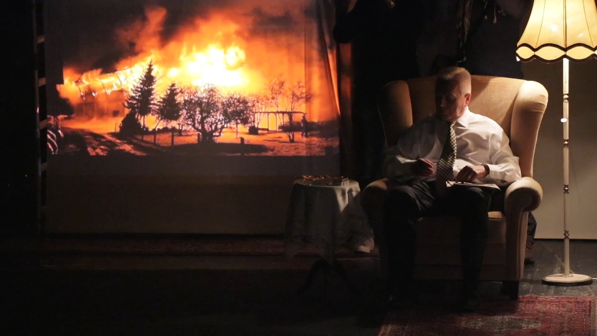 Trailer zum Theaterstück Biedermann und die Brandstifter von Max Frisch