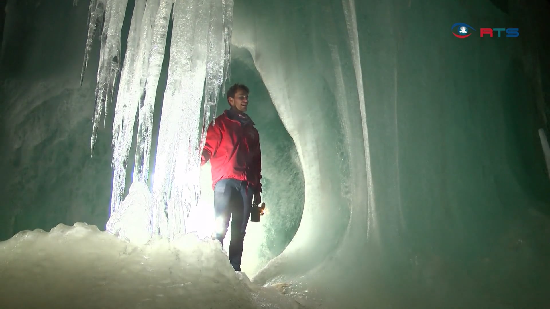 die-coolste-erfrischung-fuer-den-sommer-ein-besuch-der-eisriesenwelt-in-werfen