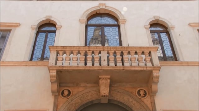 Magnificent frescoed bel étage in the heart of Verona