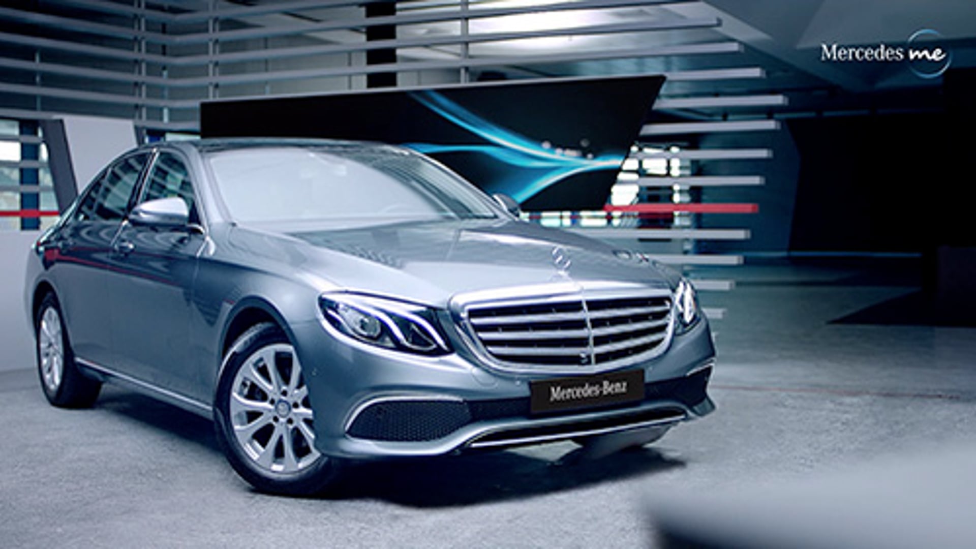 MERCEDES - Connect Me / Parking