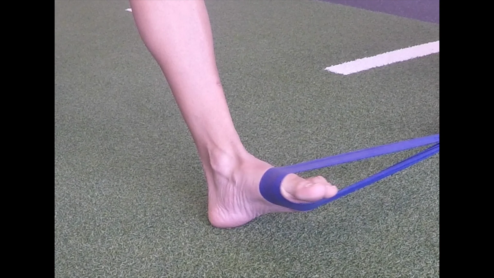 VIDEO) ▶️ Ankle inversion with resistance band – exer-pedia