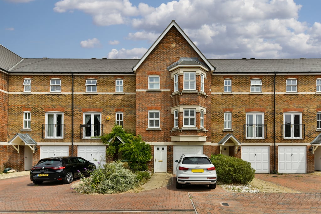 Cavendish Walk, Epsom The Personal Agent on Vimeo