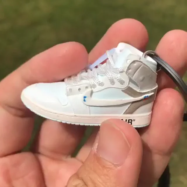 Air Force 1 Classic White - Sneakers 3D Keychain – VNDS Kicks