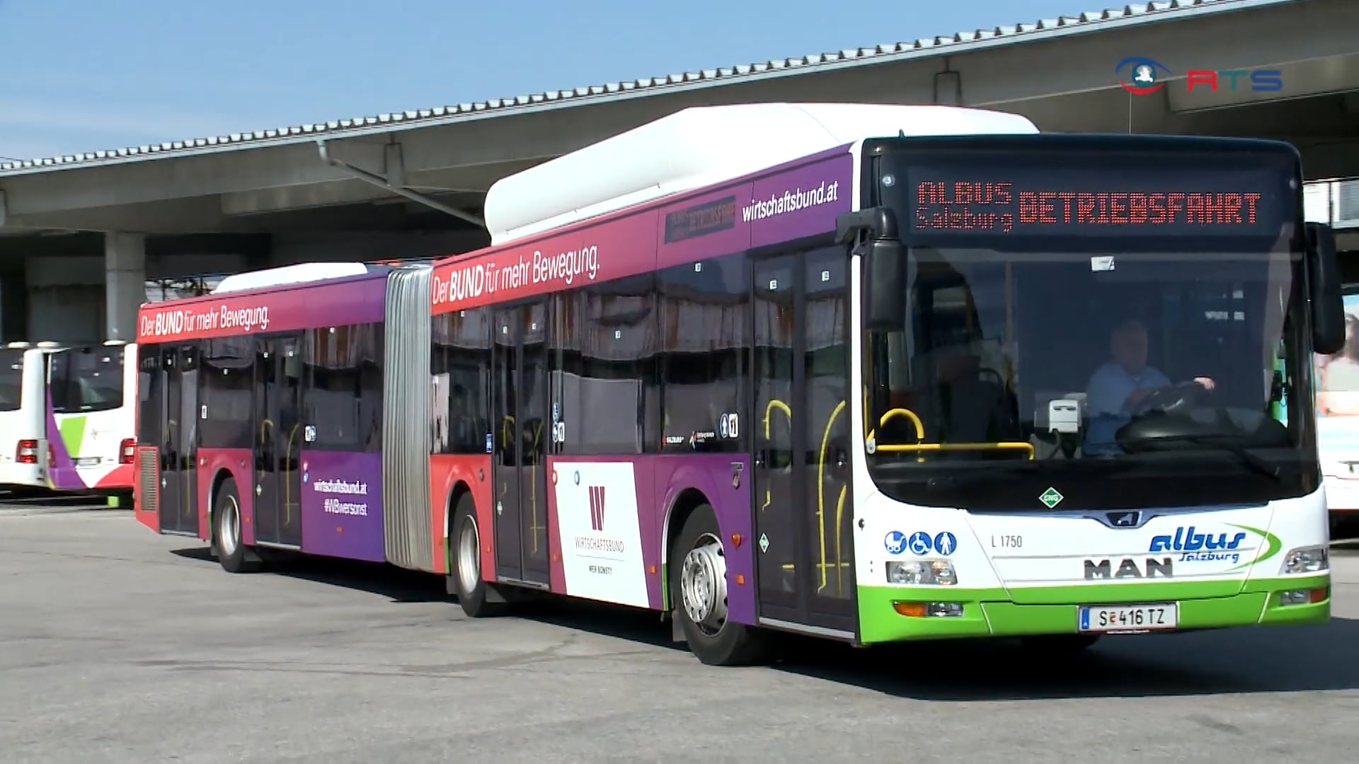 oesterreichischer-wirtschaftsbund-mit-bioerdgasbus-auf-wahlkampftour
