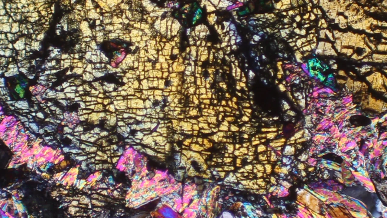 jadeite in thin section FKM-3 XP on Vimeo