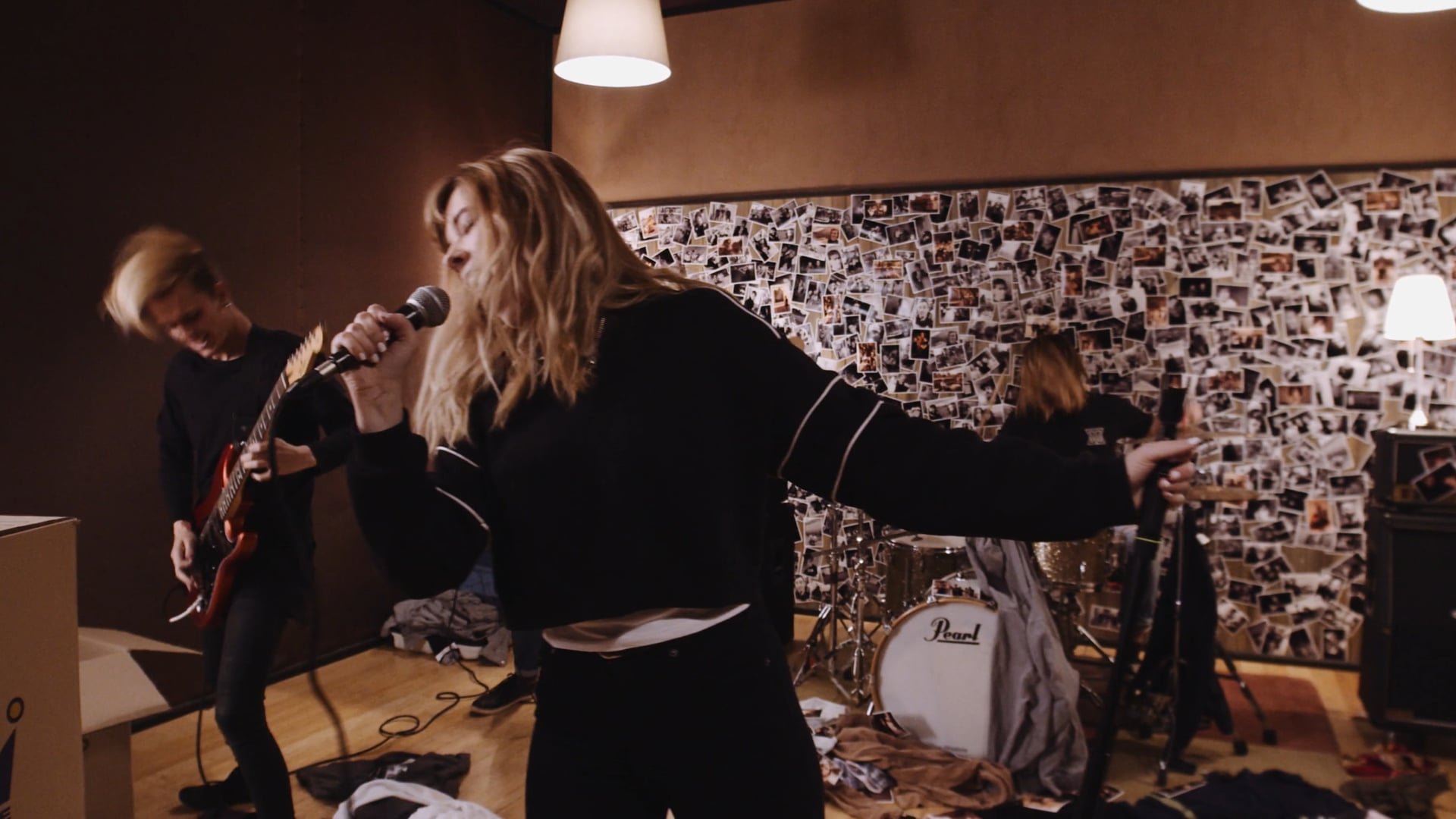 Terra - Confidence ft. David De La Hoz (Official Video)