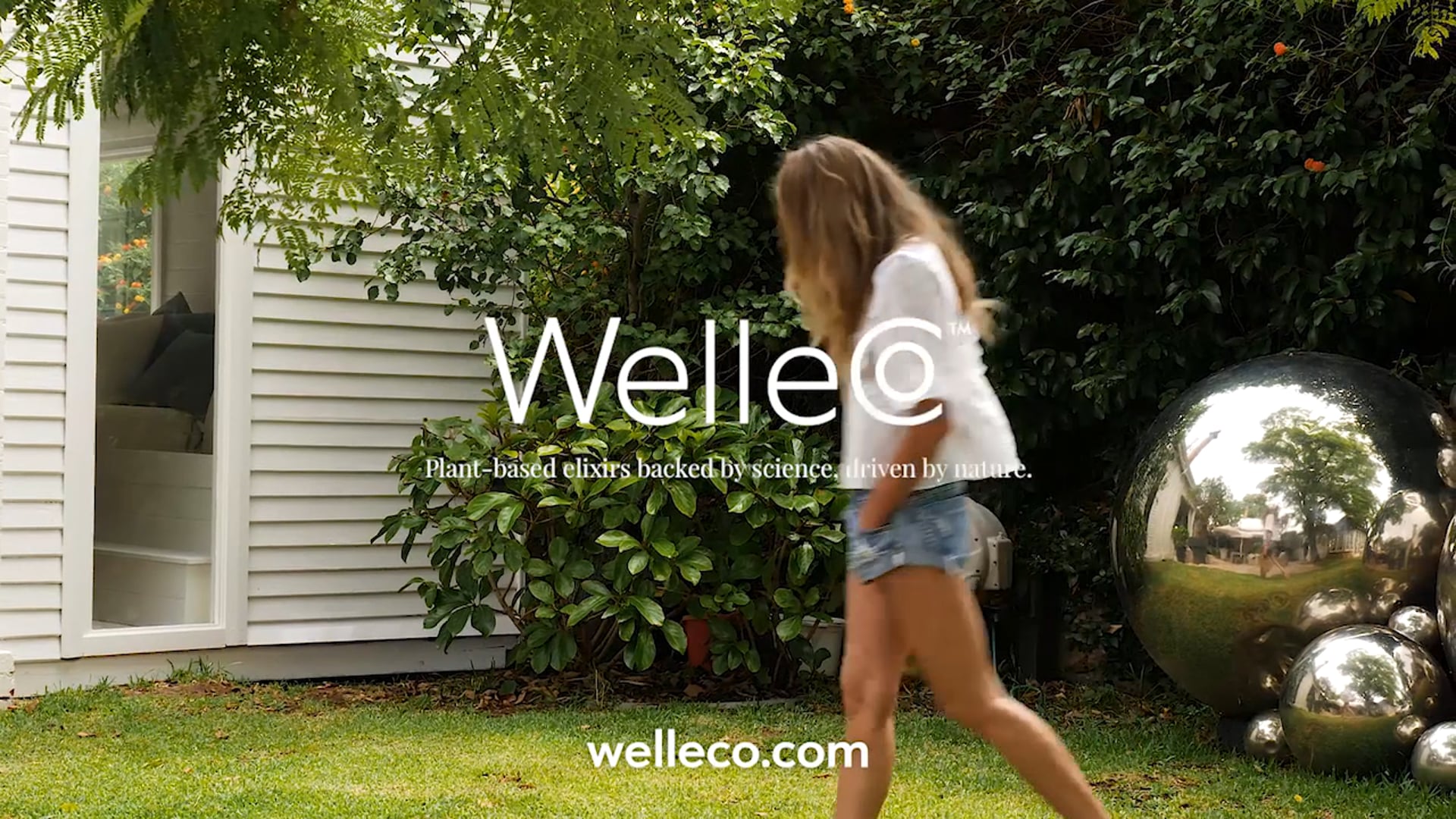 Client: Welleco. Super Elixir with Elle Macpherson