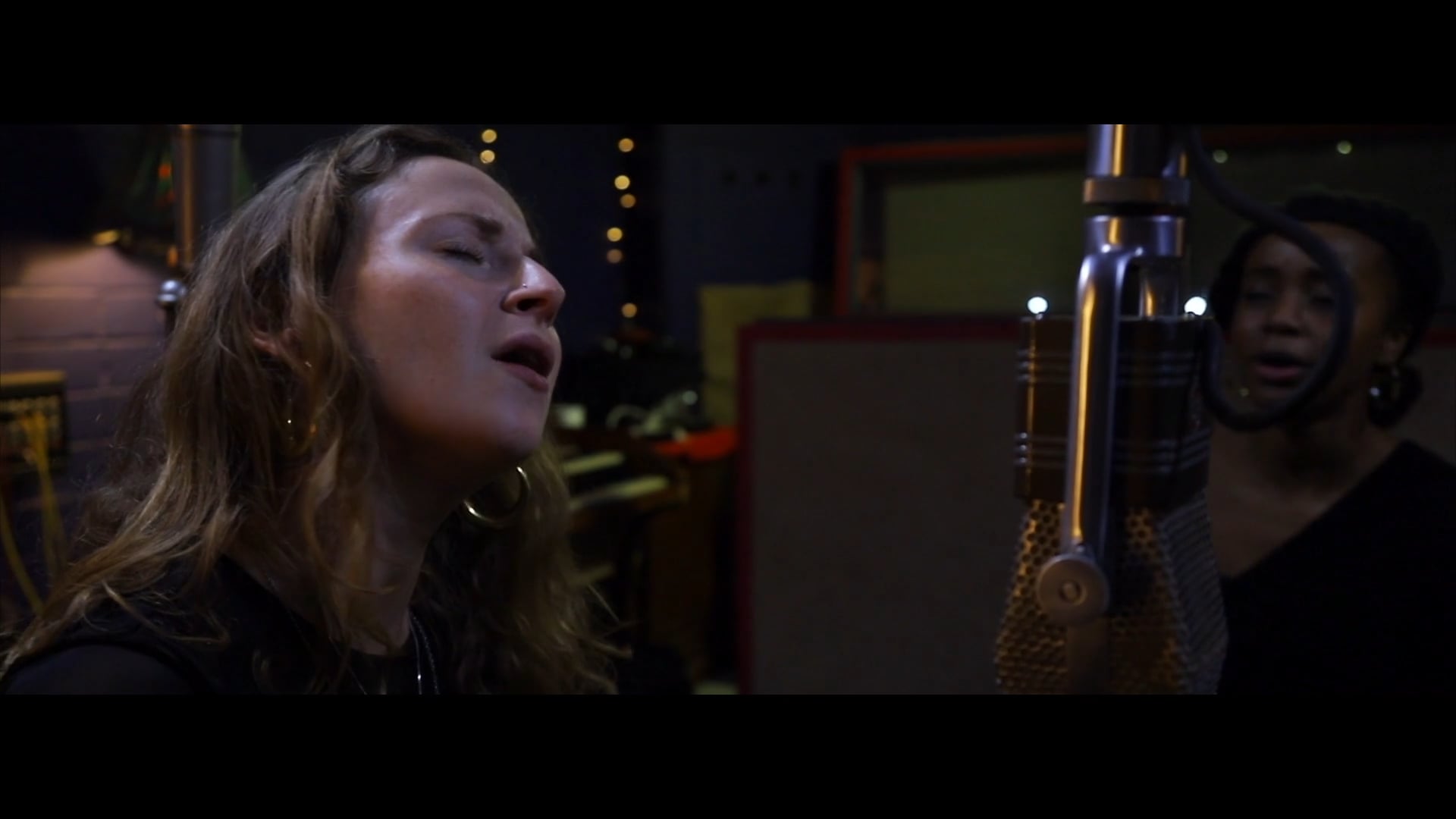 Mia Yianni - Call Me (Hackney Studio Sessions)