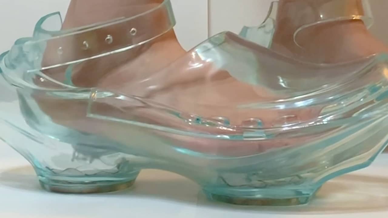 yukako hihara designs 'antigravity' shoes using repelling on Vimeo