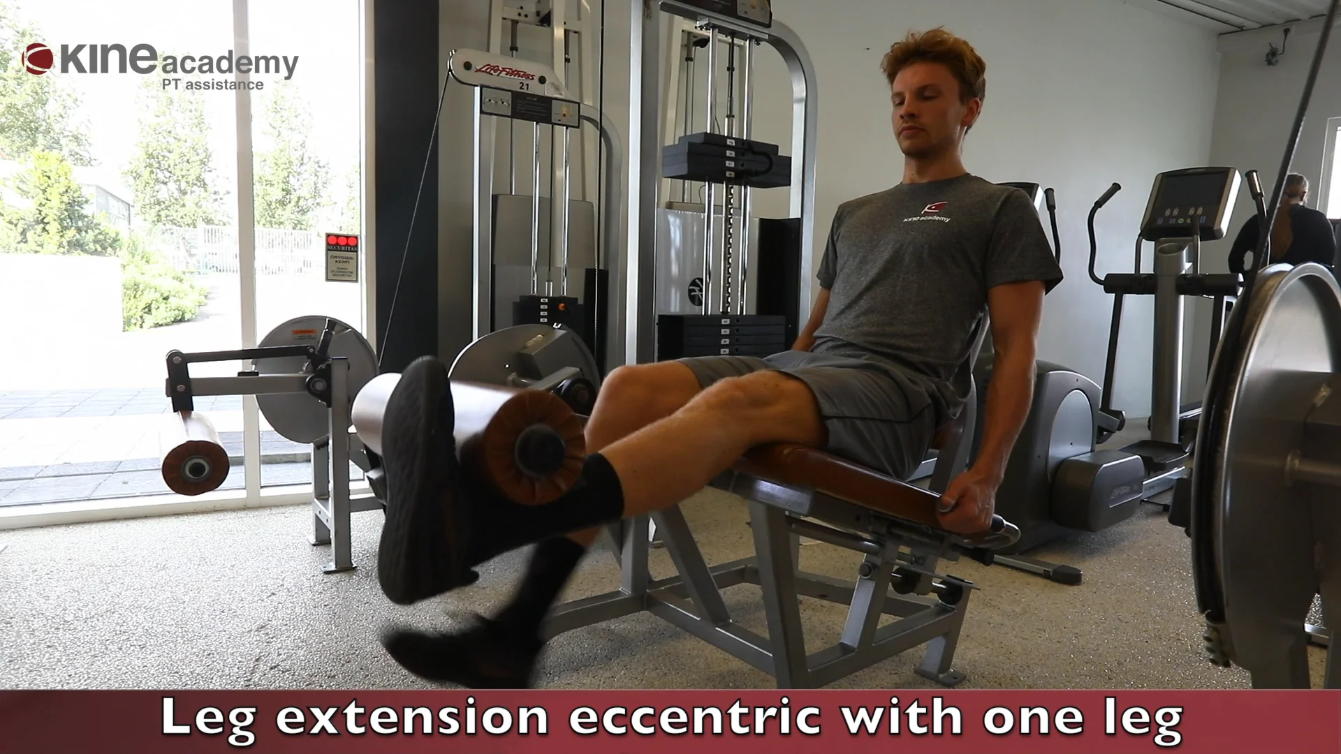 Leg extension eccentric with one leg