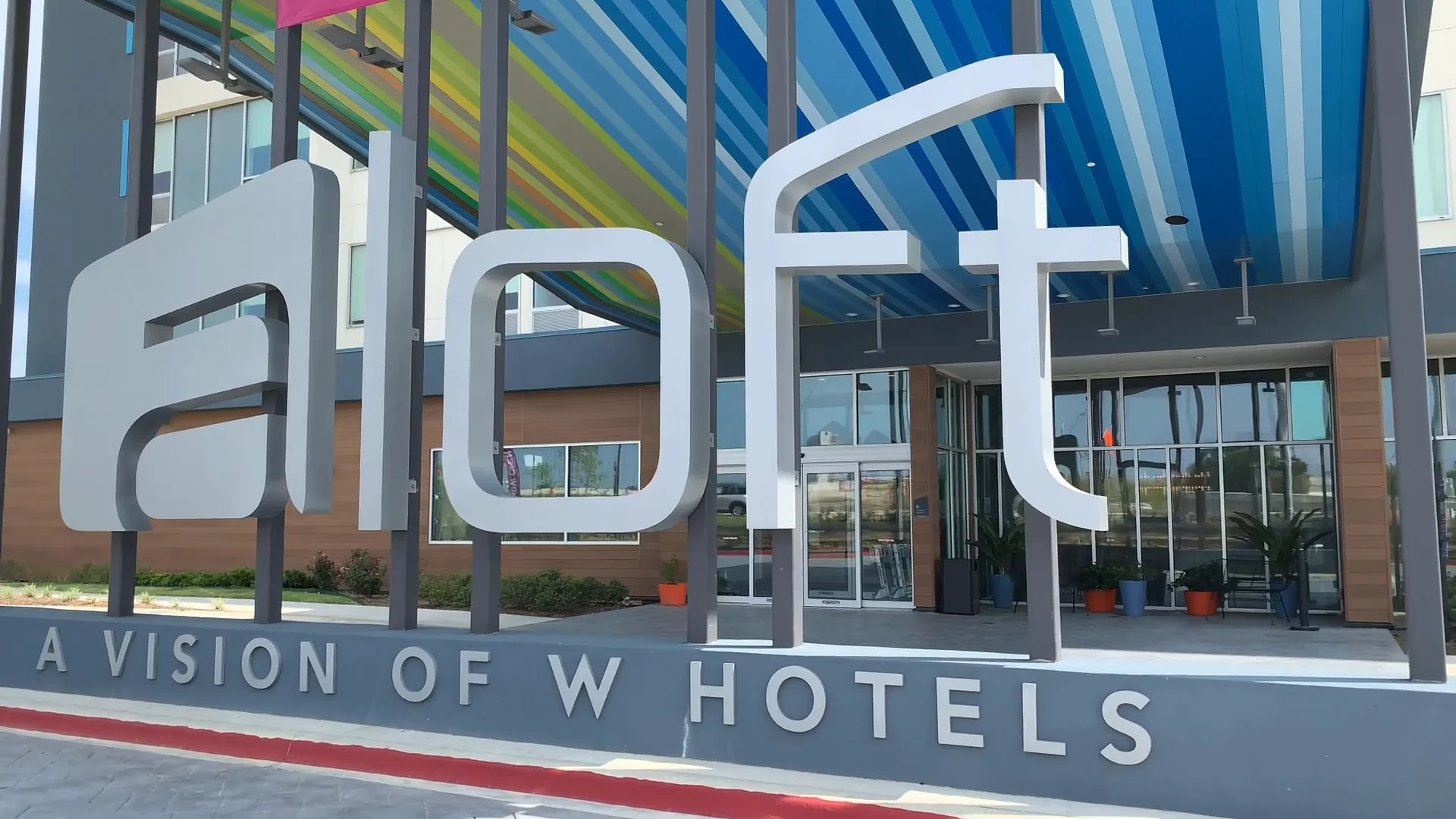Honest Review of Aloft Hotel in Beachwood, Ohio, image size:1920x1080