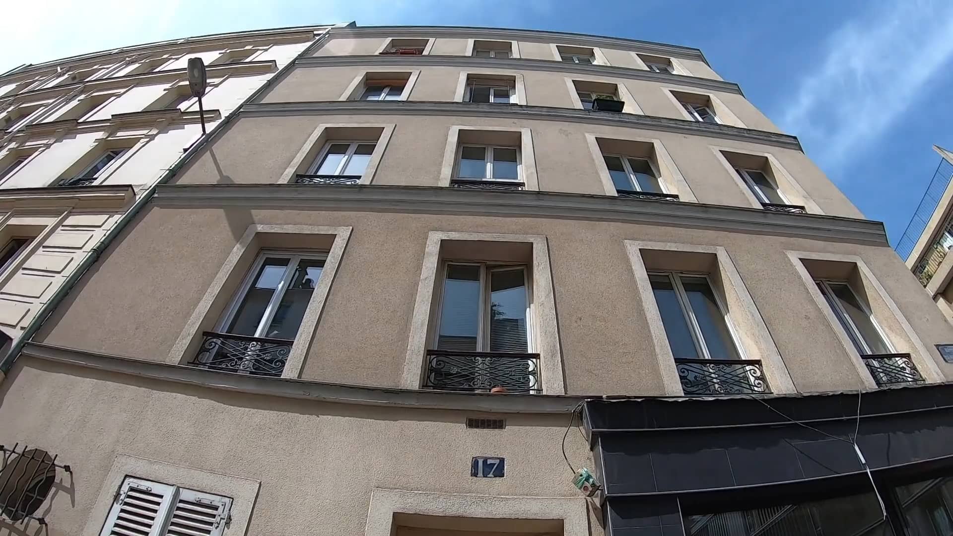 Appartement à louer rue Buzelin à Paris EXT on Vimeo