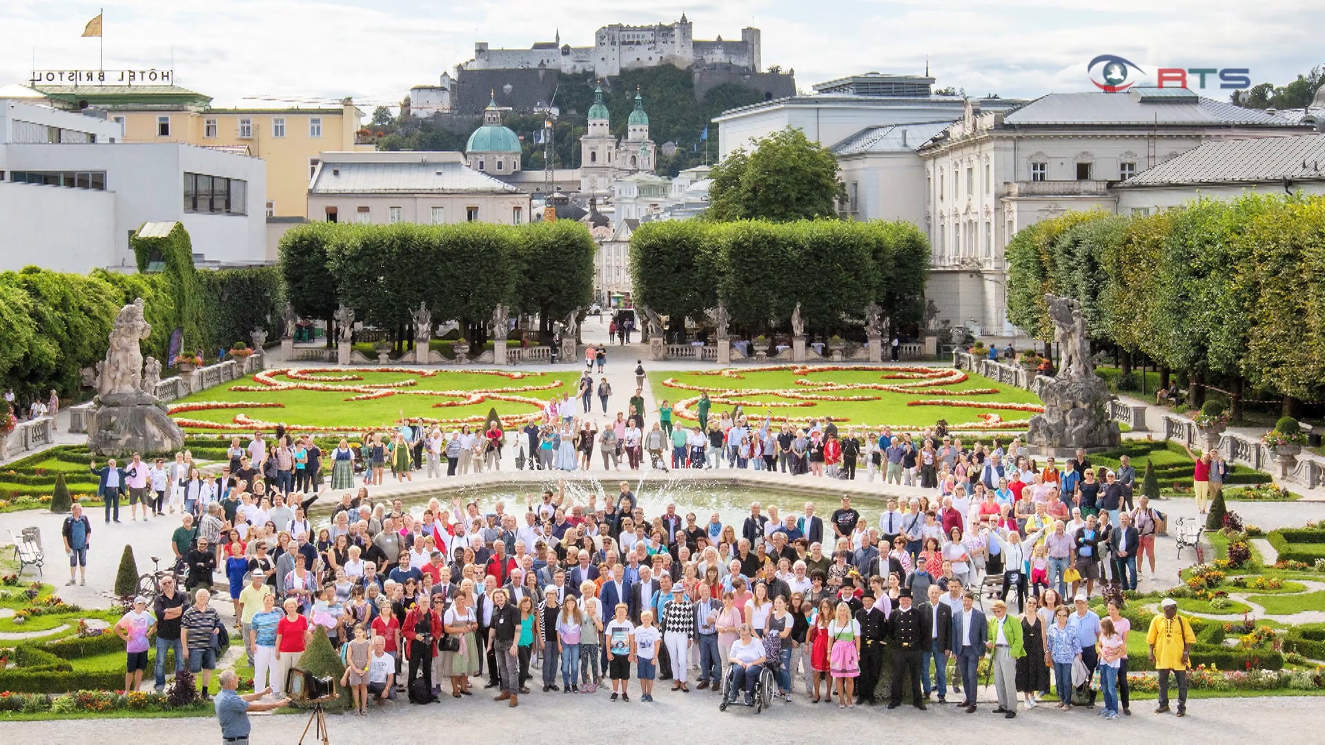 weltrekordversuch-zum-180sten-geburtstag-der-fotografie-im-mirabellgarten