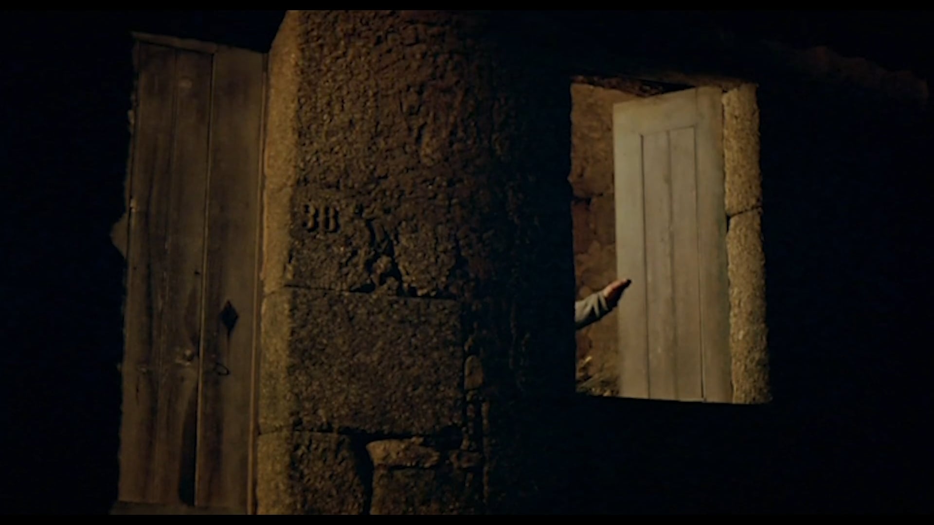 COISA RUIM / BAD BLOOD Clip 1