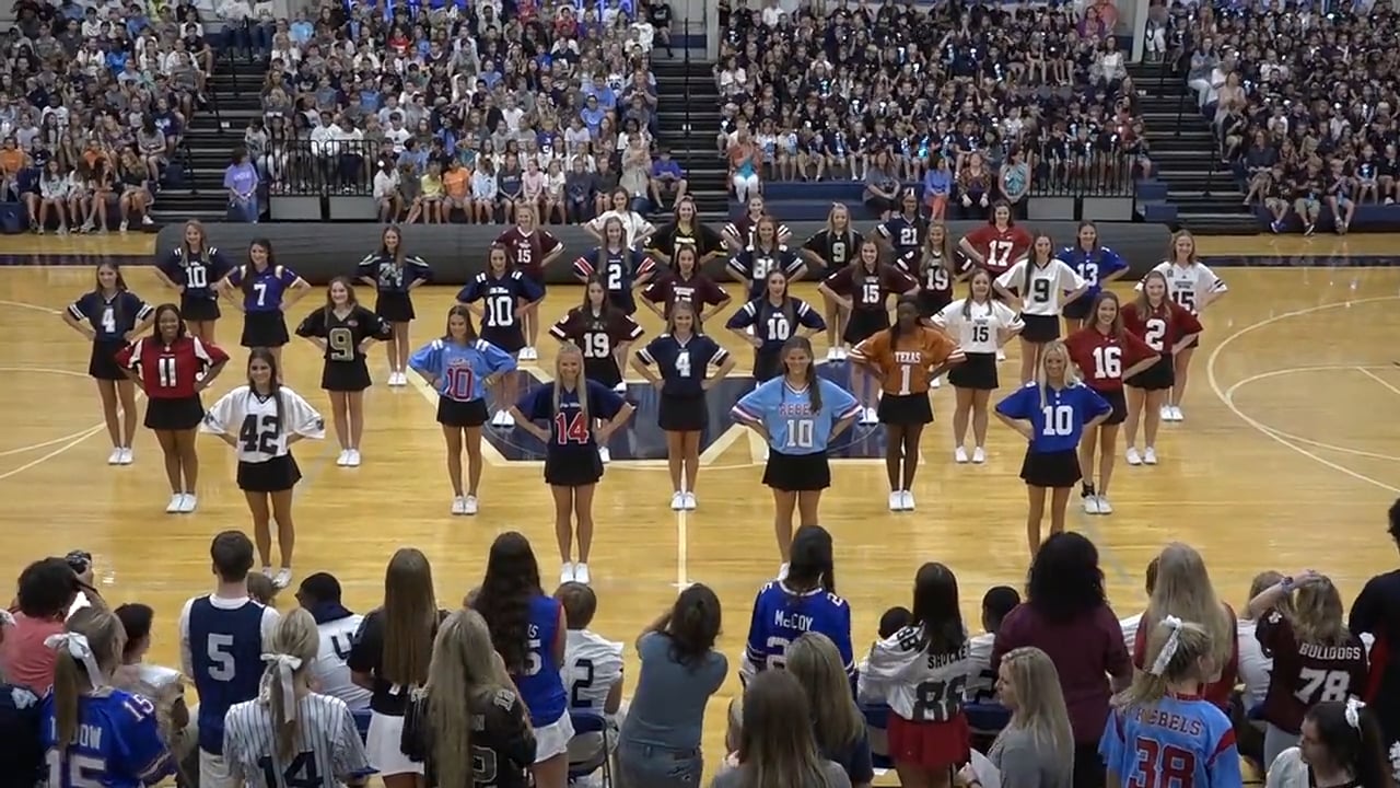 Varsity Football-2019-PepRally-Game1-Pillow