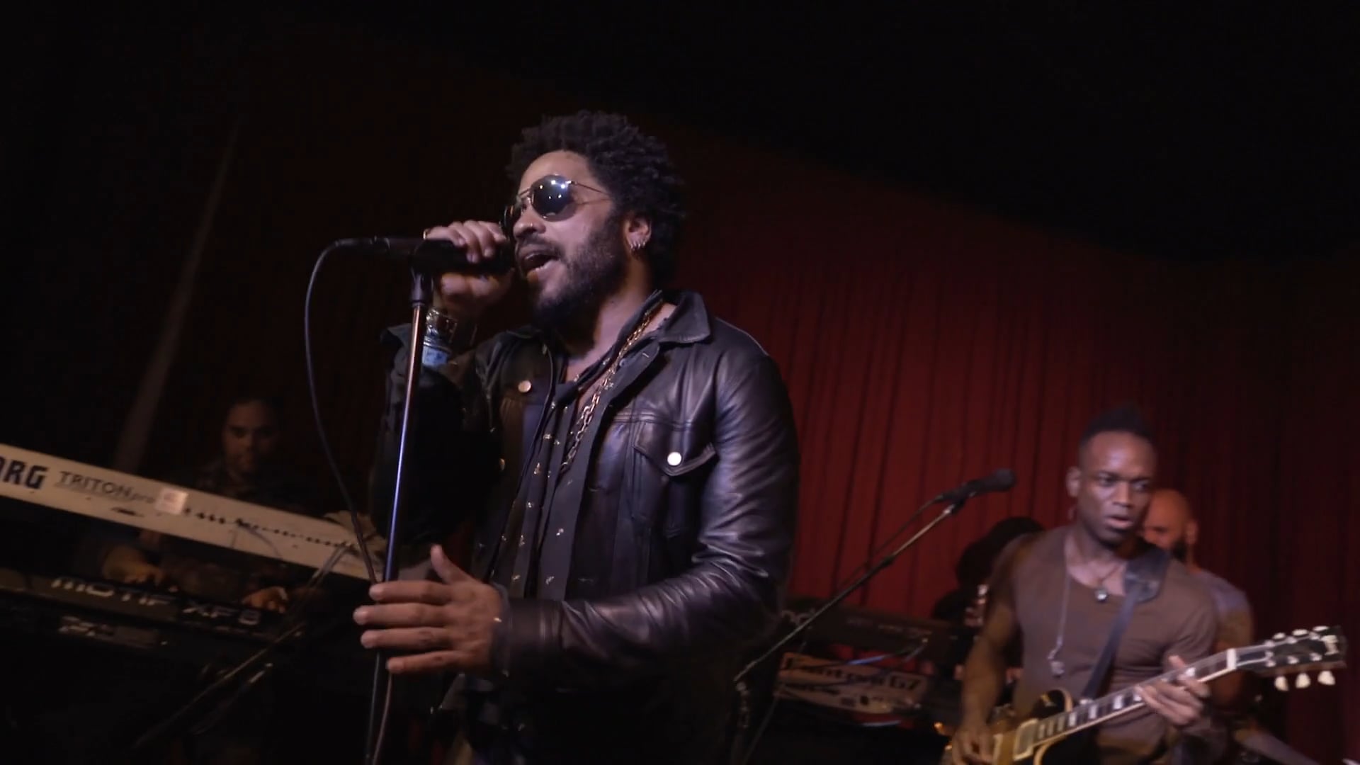 LENNY KRAVITZ X THE ROOTS "Let Love Rule"