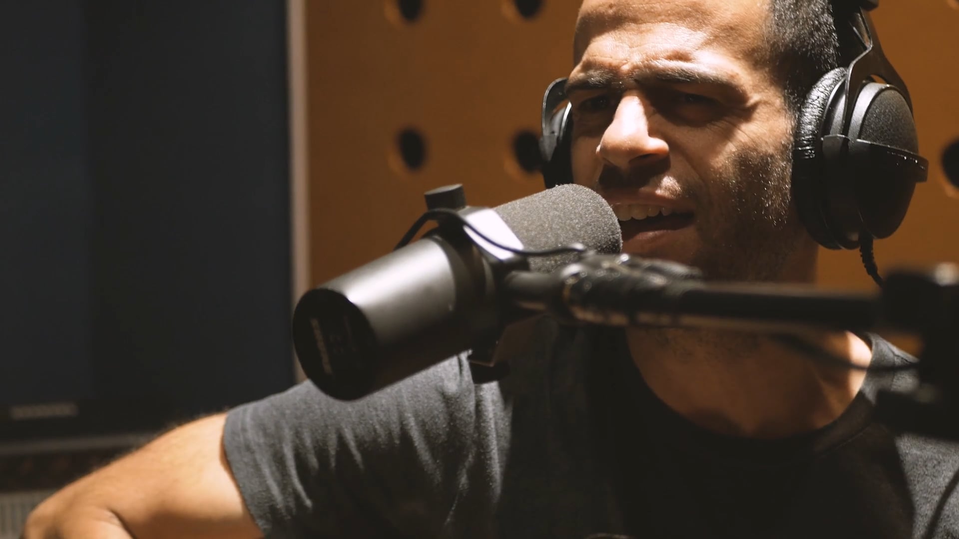 בטיילת של נתניה - רועי פרל והמטבחון במחווה לאיגלס וללד זפלין