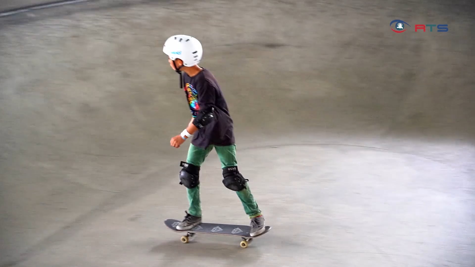internationale-skateboarder-zeigen-ihr-koennen-beim-cage-fight-2019