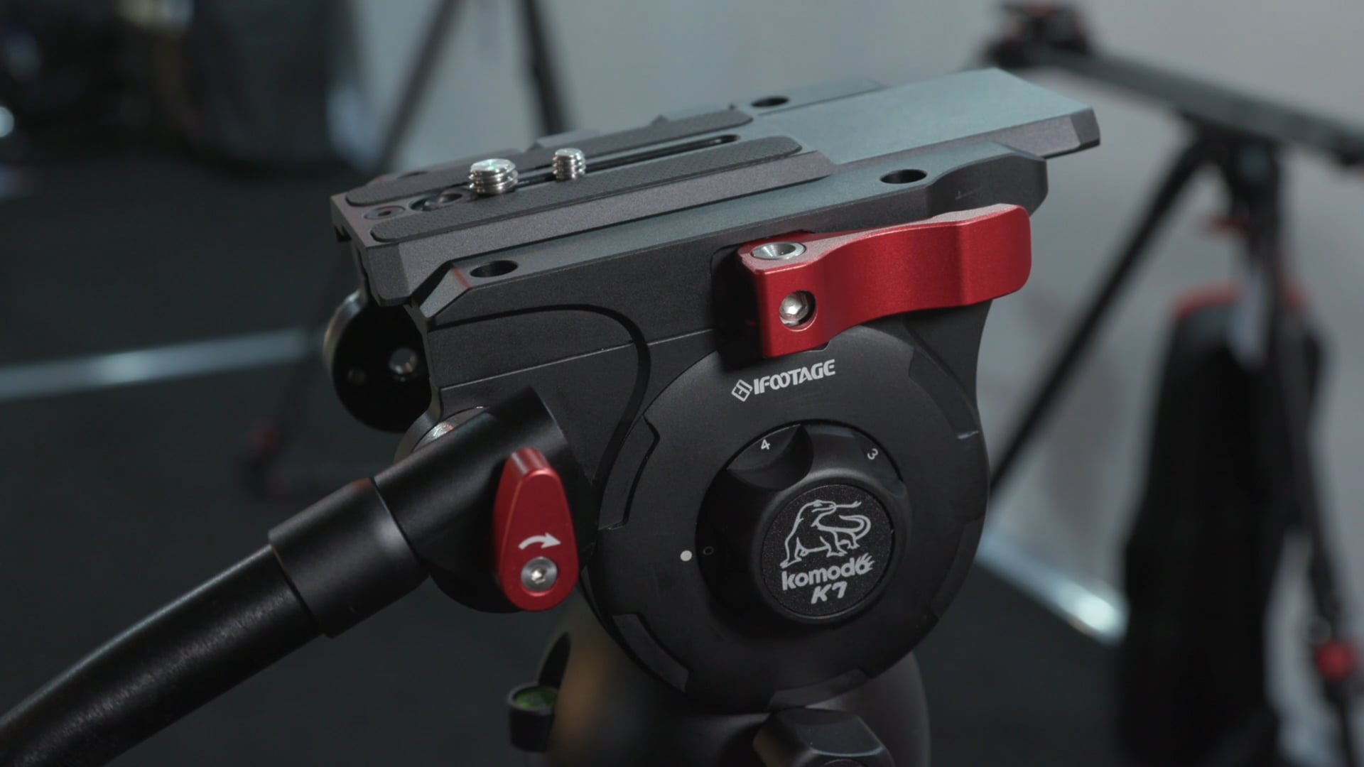 iFootage Komodo K7 Dynamic Balanced Fluid Head – Newsshooter at IBC 2019