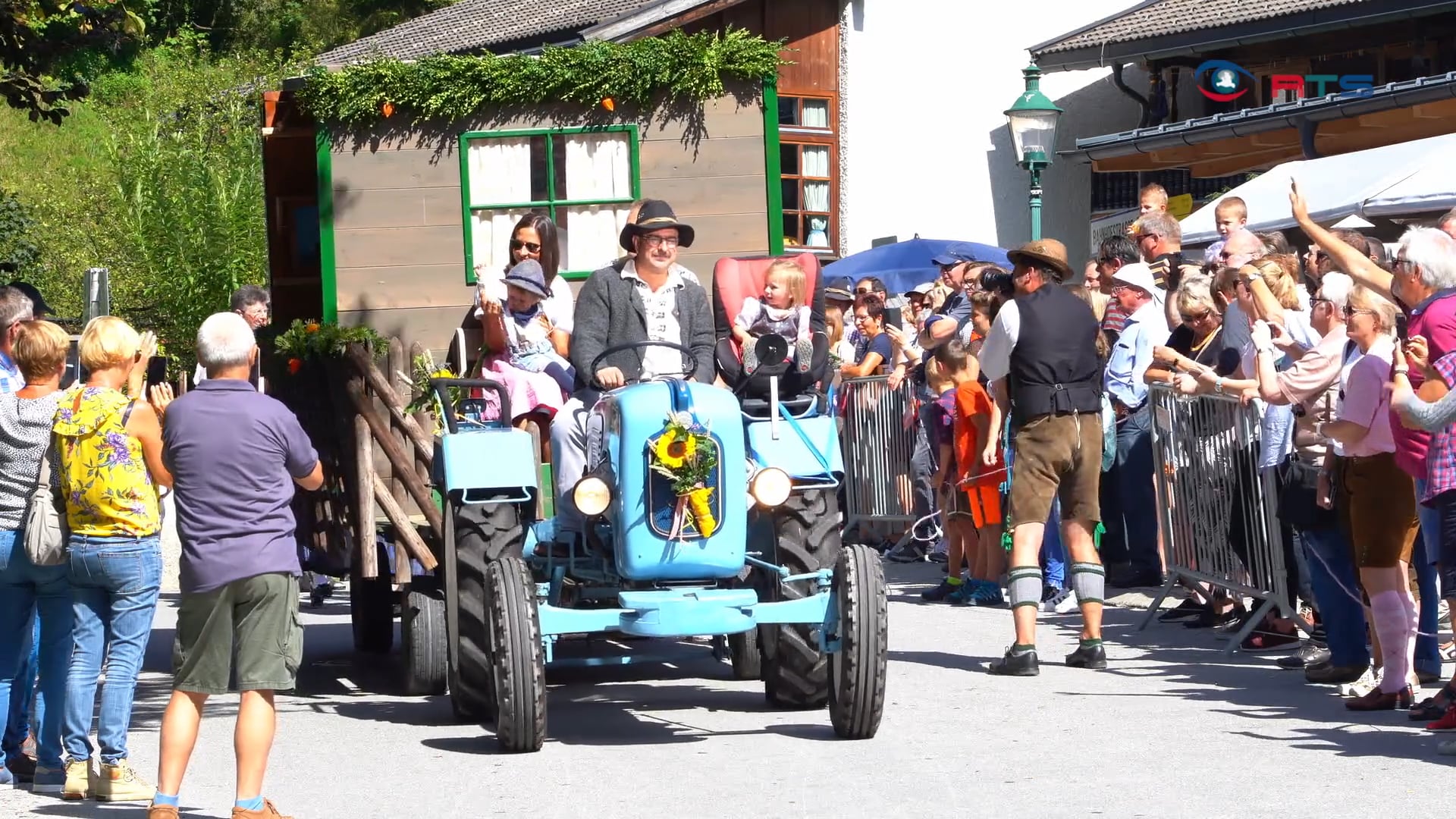 buntes-treiben-beim-bauernherbstfest-in-wald-im-pinzgau