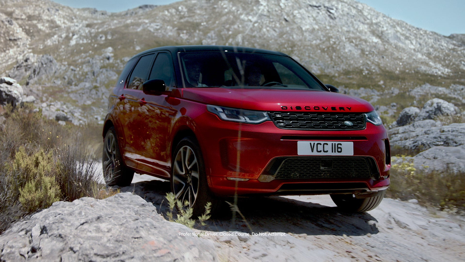 QLRL0584000H_20MY_L550_Discovery_Sport_Manifesto_TVC_28_2