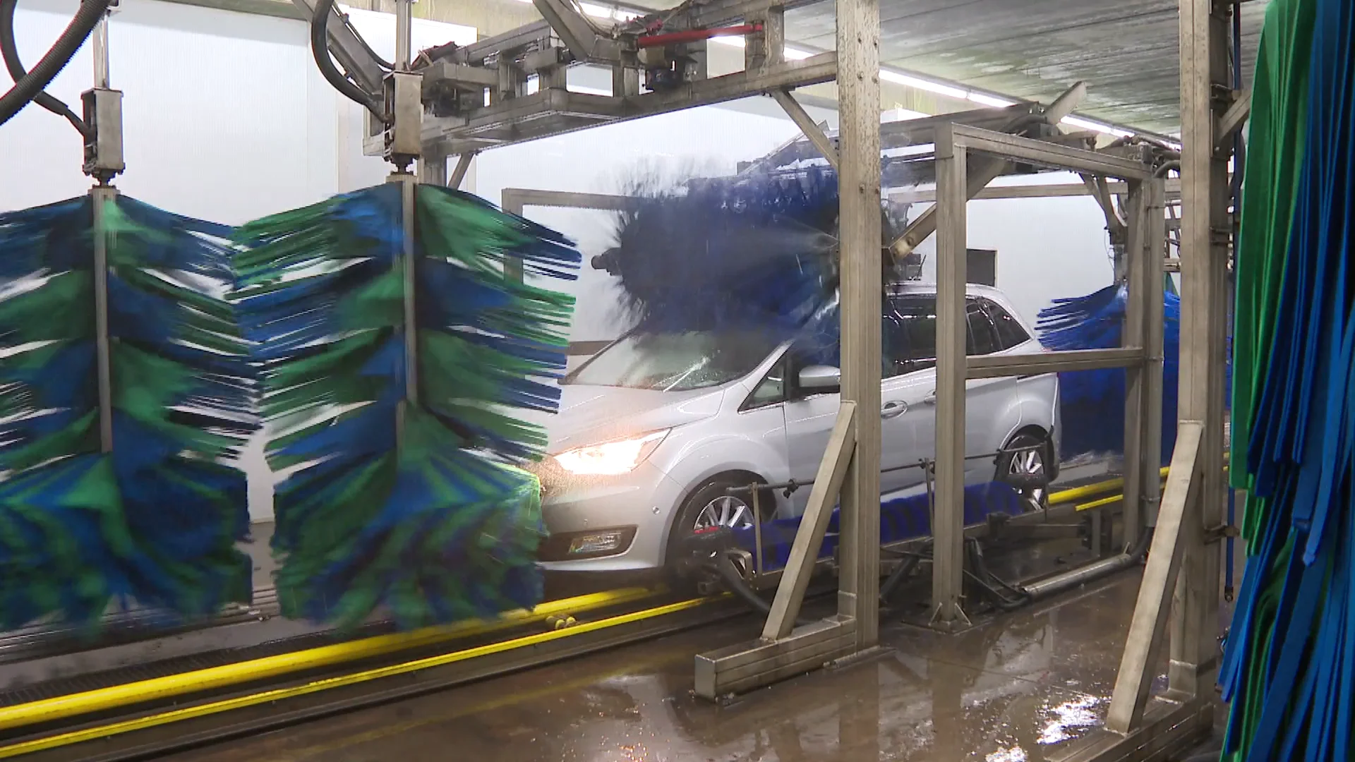 Carwash - De Wasstraat - 90% reuse of water on Vimeo