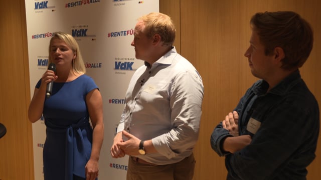 Kevin Kühnert und Tilman Kuban diskutieren beim VdK