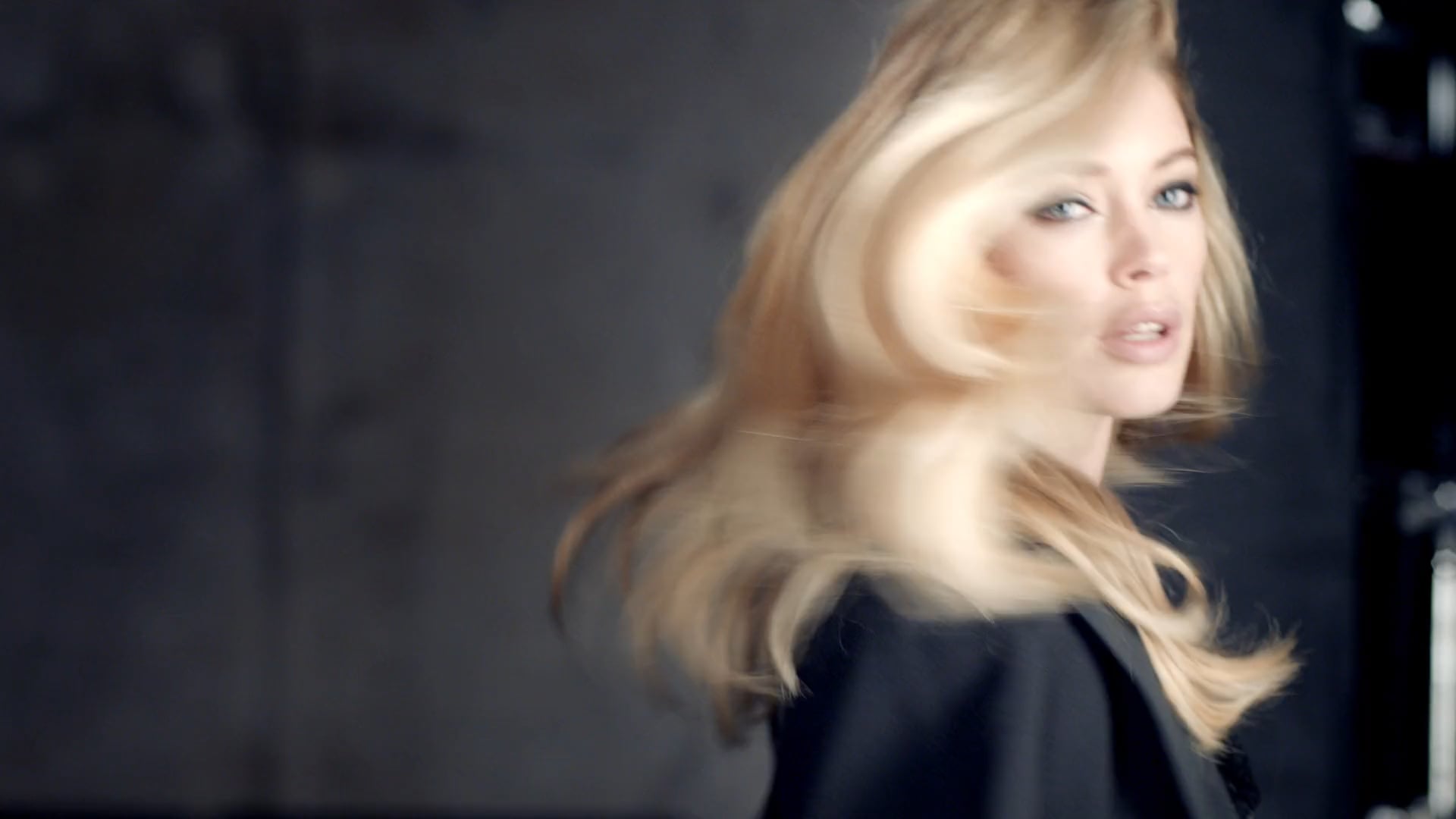 Doutzen - Elnett Presents