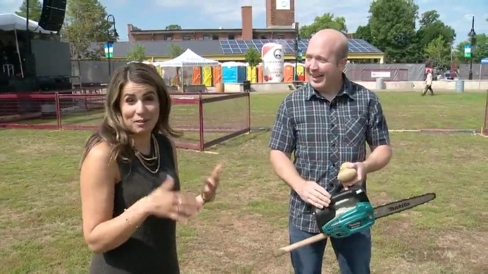 Chainsaw Juggler at HubfestFt. 2 on Vimeo