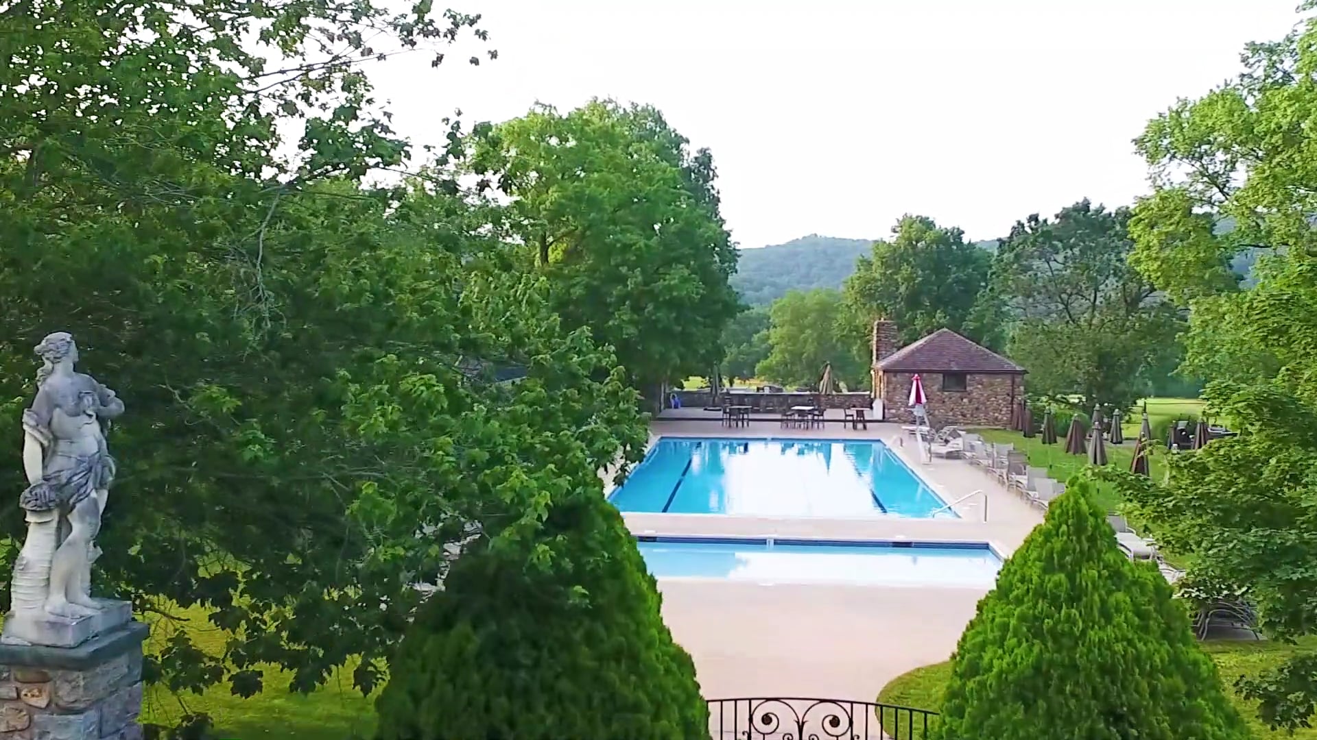 Paramount Country Club
